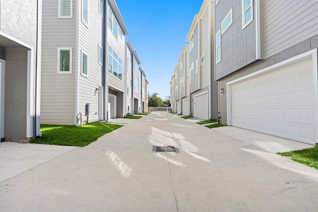 Photo - 4013 Ward St