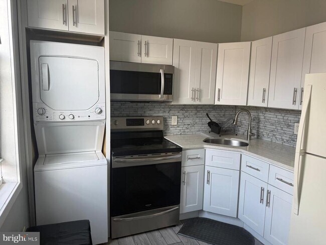 Photo - 2563 N 17th St