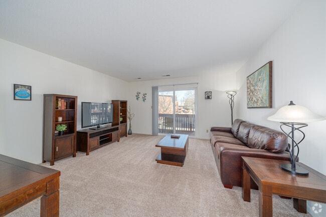 Standard 2BR, 1.5BA - 850SF - Living Room