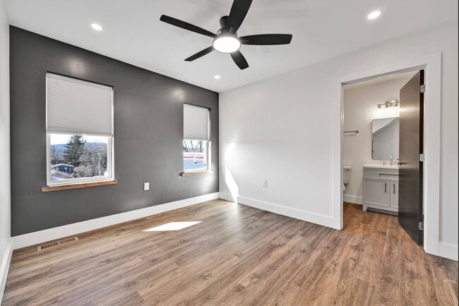 Photo - 132 E Market St