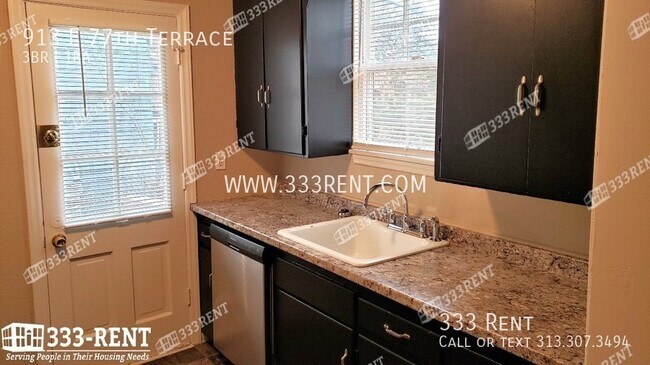 Photo - 913 E 77th Terrace