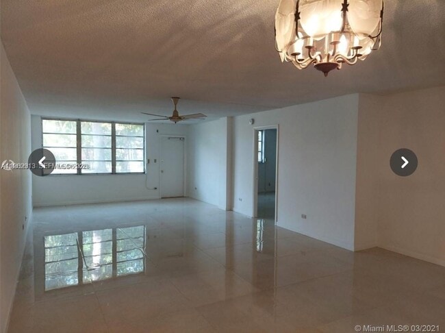 Photo - 445 NE 195th St Unidad 127