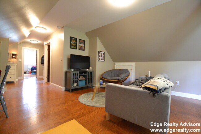 Photo - 12 South Crescent Circuit Unit 2