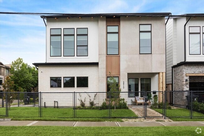 Building Photo - 2012 Welch St Rental