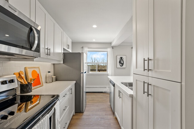 Photo - 143 Main Street South