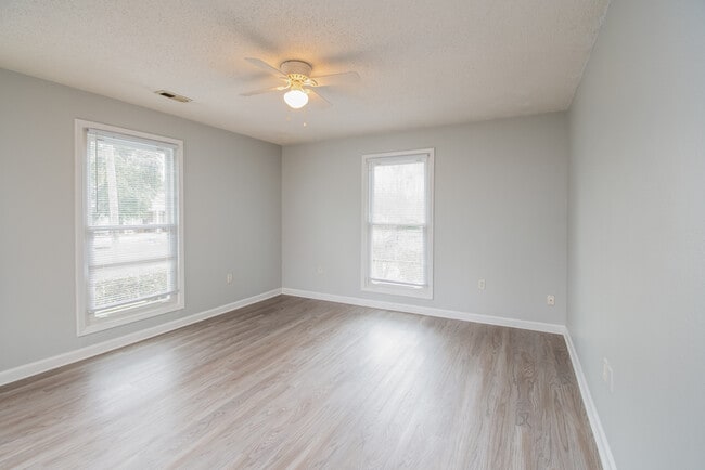 Photo - 509 Riley St