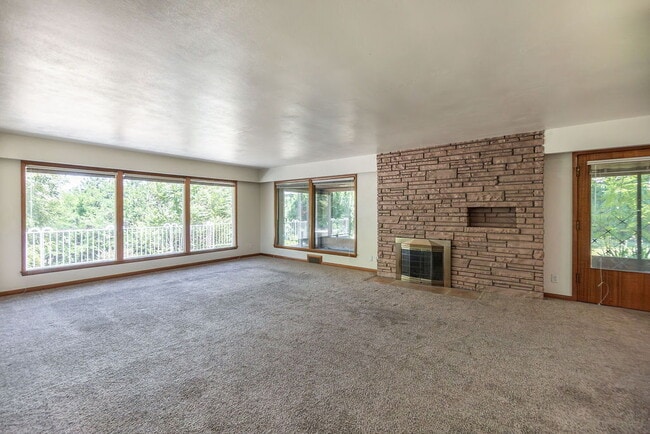 Photo - Spacious 3 bed 3 bath home