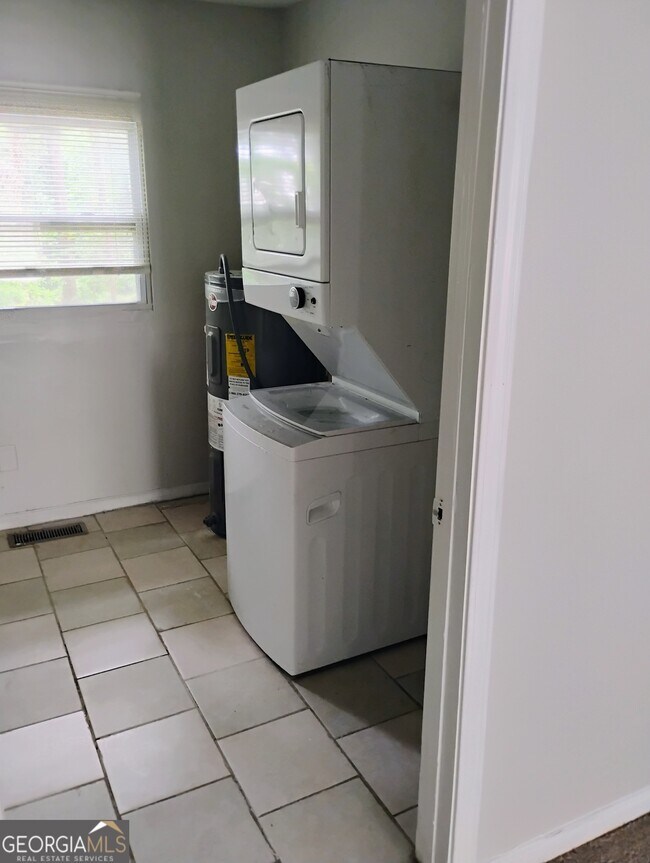 Photo - 853 Haven St SE