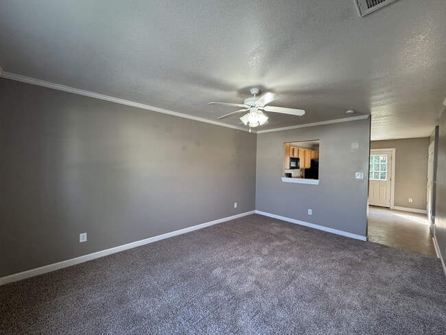 Photo - 302 Streamwood Dr