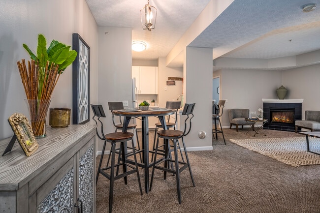 Turnberry Creek Flats - Dining Area - Arbors at Turnberry