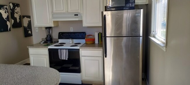 Photo - 584 Seminole Ave NE Unit B