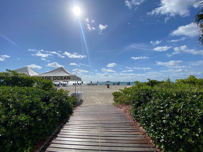 Building Photo - 17121 Collins Ave Unit 1807 Rental