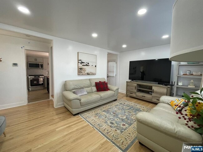 Photo - 11 Raymond Pl