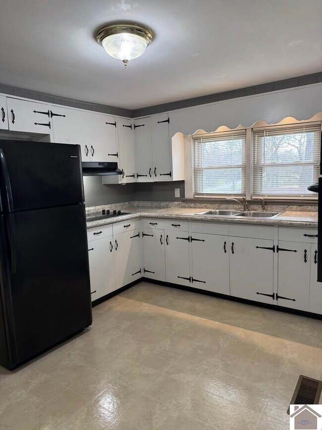 Photo - 3512 Breezeel School Rd