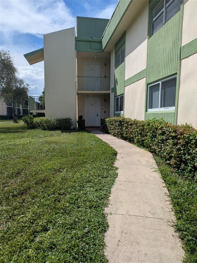 Building Photo - 4133 NW 88th Ave Unit 101