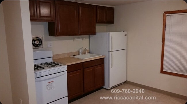 Building Photo - 507 Wilbur Ave Unit Apt 2