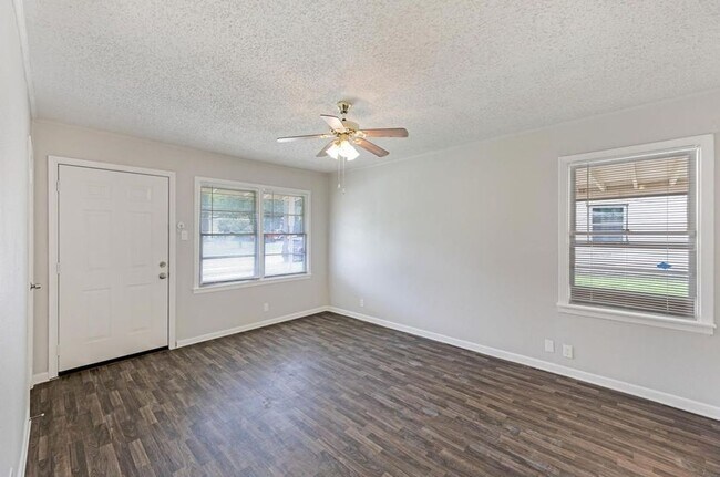 Photo - 4713 Laverda Dr