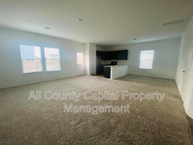 Photo - 385 Amber Gln