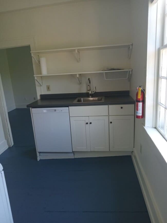 Building Photo - 8-10 Conant Sq Unit 2