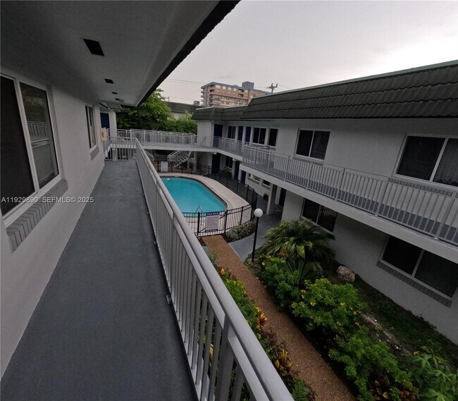 Building Photo - 1010 SE 15th St Unit 209