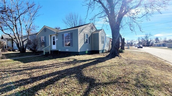Photo - 300 E Kittyhawk Dr