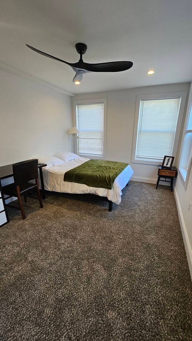 Photo - 2008 Bank St Townhome