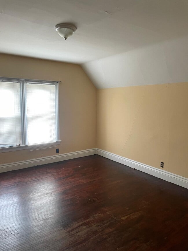 Bedroom - 1481 E Main St House Unit Upper
