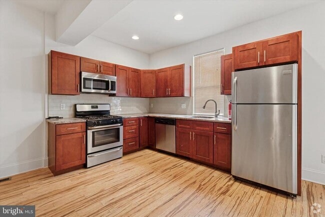 Building Photo - 448 Roxborough Ave Rental