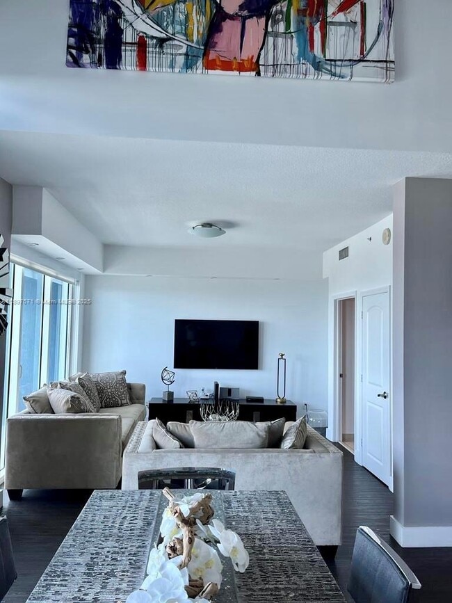 Photo - 60 SW 13th St Unidad 4607