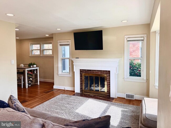 Photo - 2916 Meadow Ln