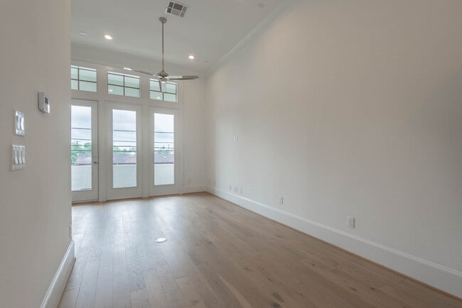 Photo - 4057 Leeland St