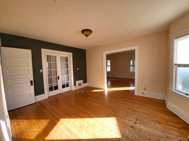 Building Photo - 3240 Pillsbury Ave S Unit Lower