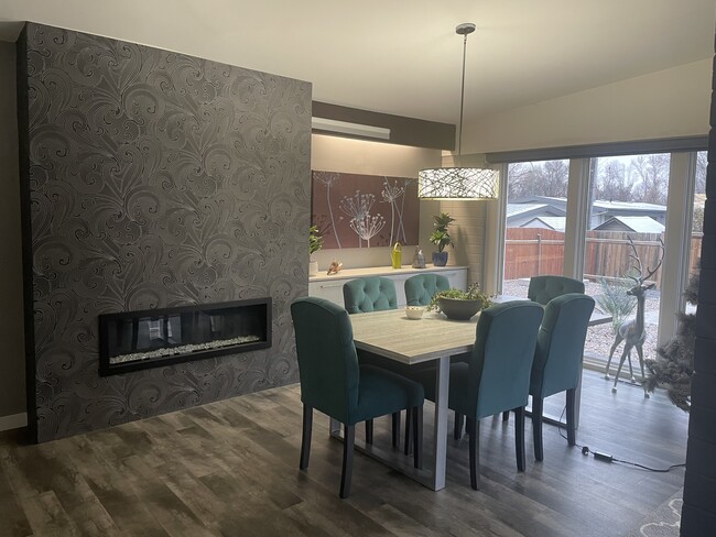 Photo - 3522-3525 25 Ave