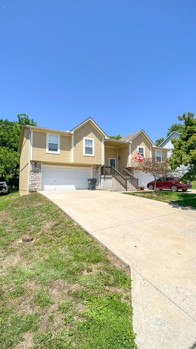 Photo - 710 NW Scenic Ln