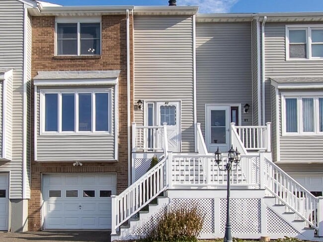 Building Photo - 83 Carriage Dr Unit 83