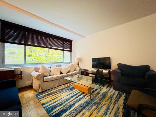 Photo - 4200 Cathedral Ave NW Unidad 114