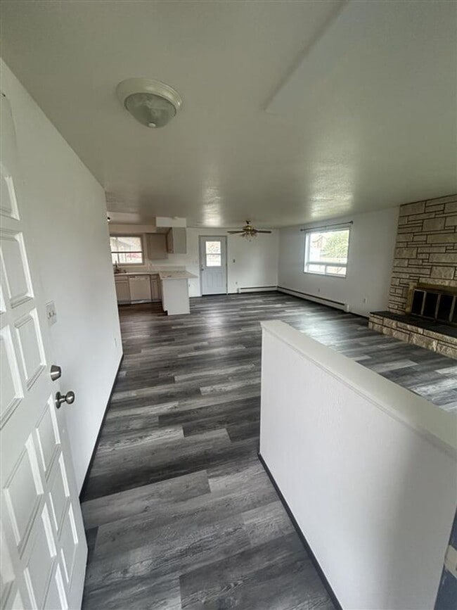 Photo - 209 E 3rd St Unidad 405 Shuksan Way