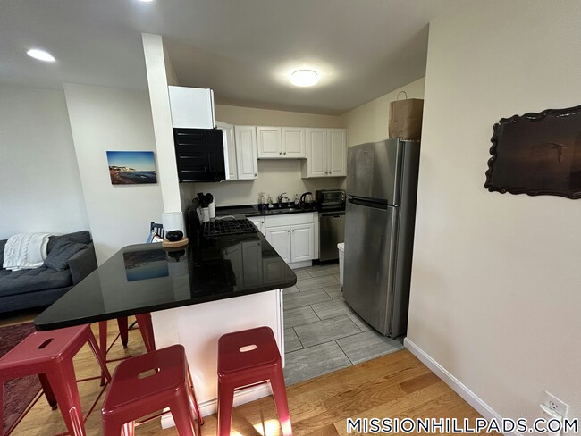 Building Photo - 57 Dudley St Rental
