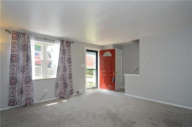 Photo - Two Bedroom in Castle Shannon! Central air - Garage - Laundry!