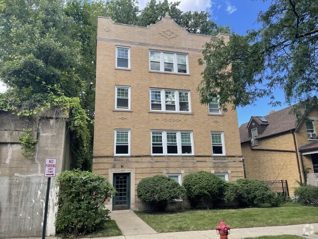 Building Photo - 833 Hamlin St Rental