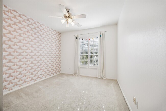 Photo - 205 Dennis St