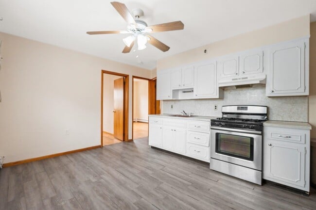 Photo - 39 W 51st St Unit 3