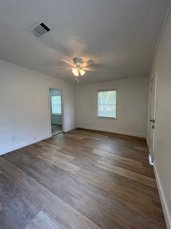 Photo - 2023 Delaware St