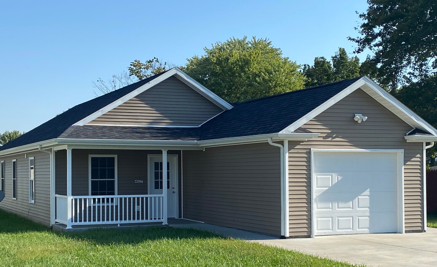 Photo - 4627 E Morris Huenefeld St