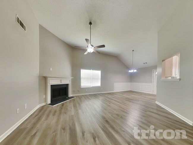 Photo - 4615 Derby Loop