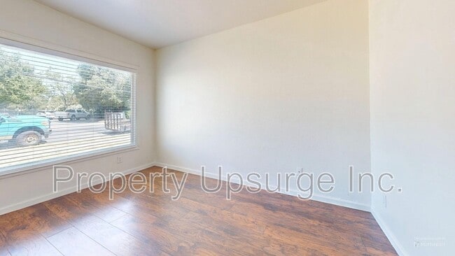 Photo - 2063 Park Ave