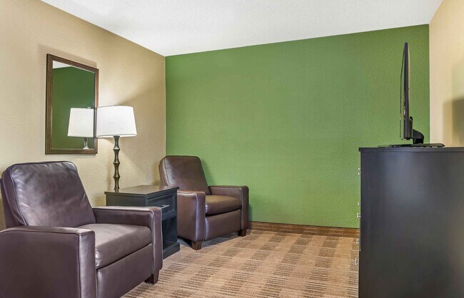 Furnished Studio-Detroit - Ann Arbor - University South