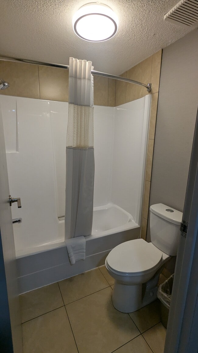 Photo - 3282 13 Av SE