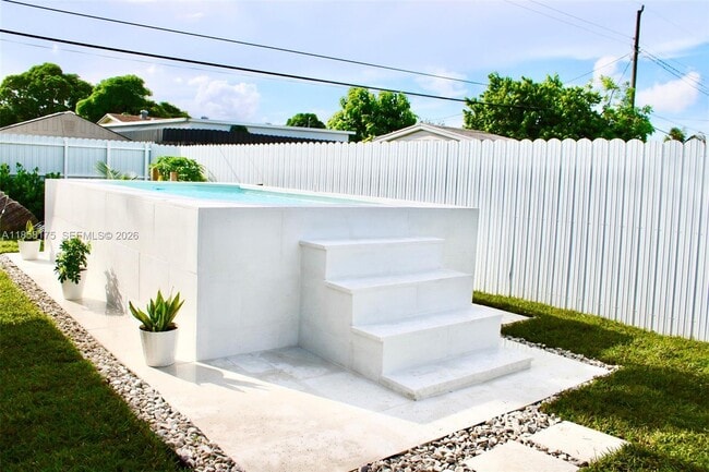 Building Photo - 15100 Polk St