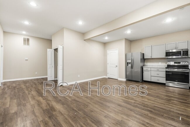 Photo - 1452 Woodlawn Ave